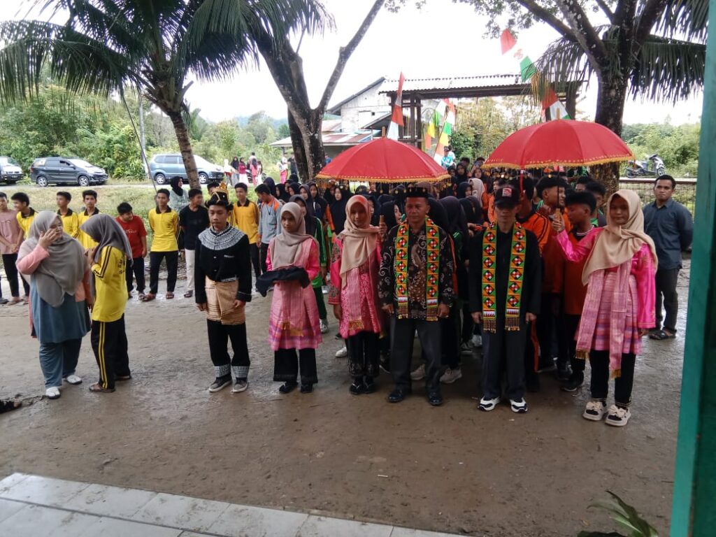 MTsN 1 Simeulue MeLakukan Kunjungan Studi Tiru ke SMPN 4 Salang Terkait Kegiatan Ekstrakurikuler